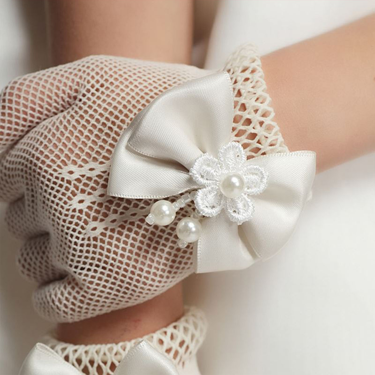 Kids Lace Pearl Fishnet Gloves - String Of Pearls Plant incelemesi ve fiyatı